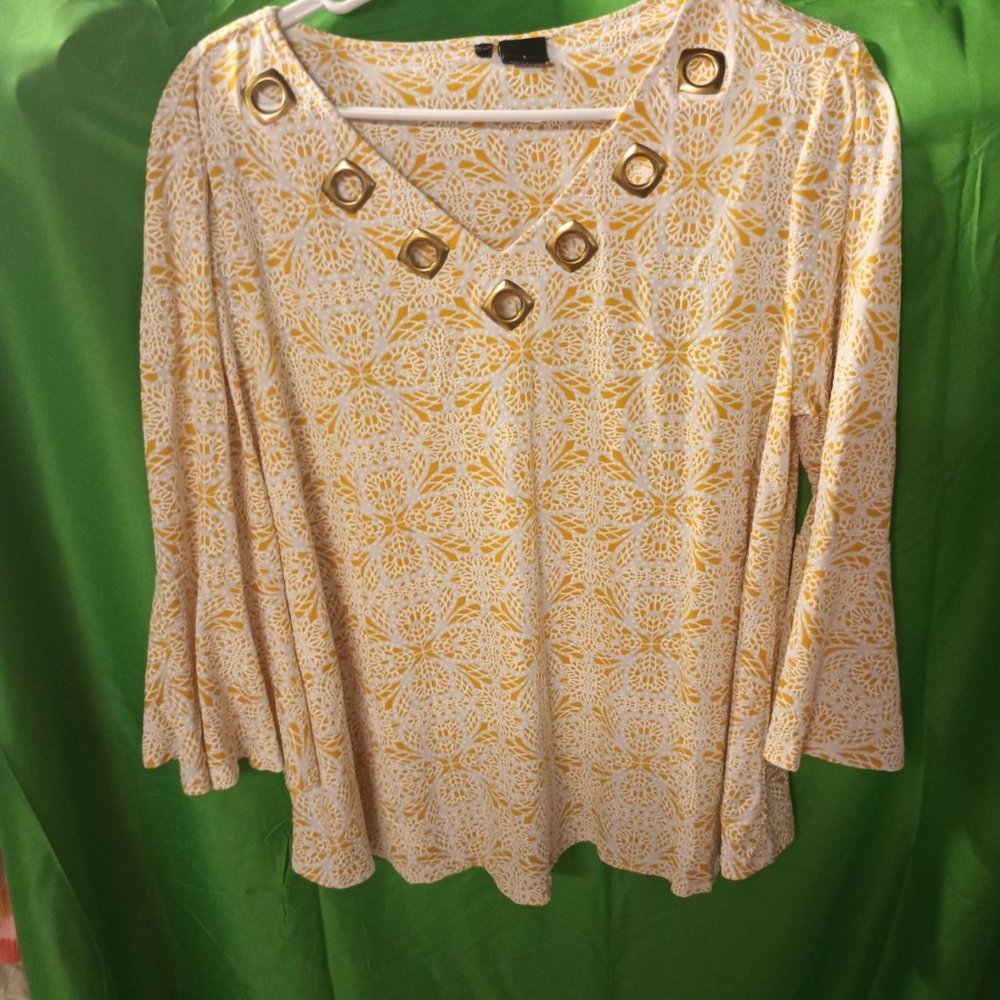 New Direction Mustard Yellow Bell Sleeve Top with Gold Grommet Accents Womens L